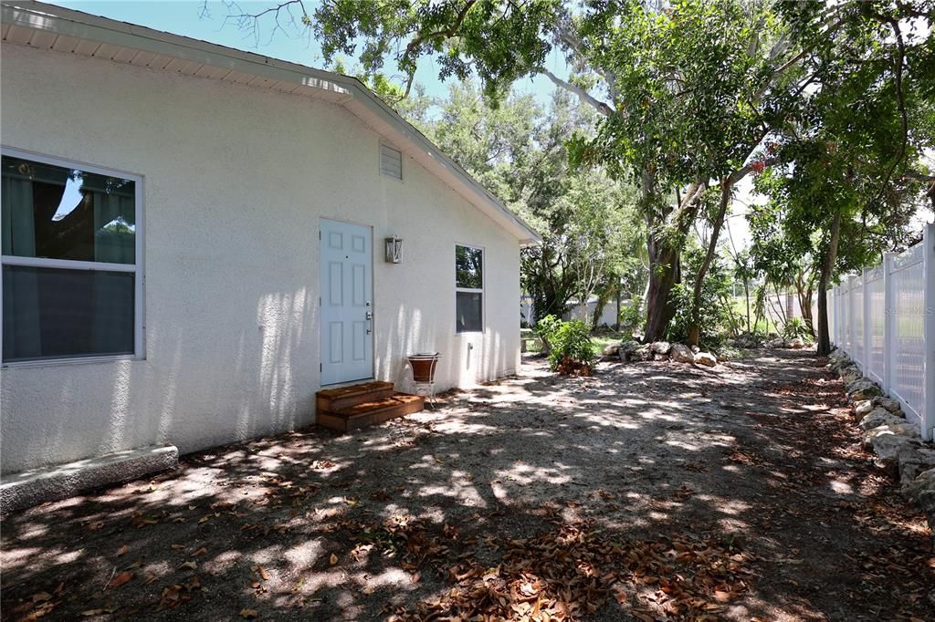 For Sale: $419,900 (3 beds, 1 baths, 768 Square Feet)