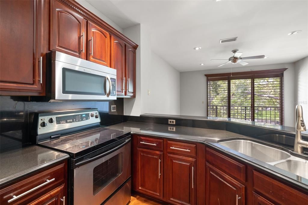 For Sale: $465,000 (2 beds, 2 baths, 1183 Square Feet)