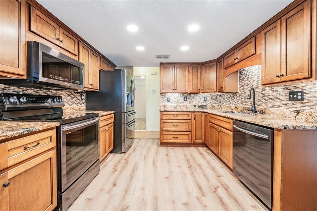 For Sale: $285,000 (2 beds, 2 baths, 1252 Square Feet)