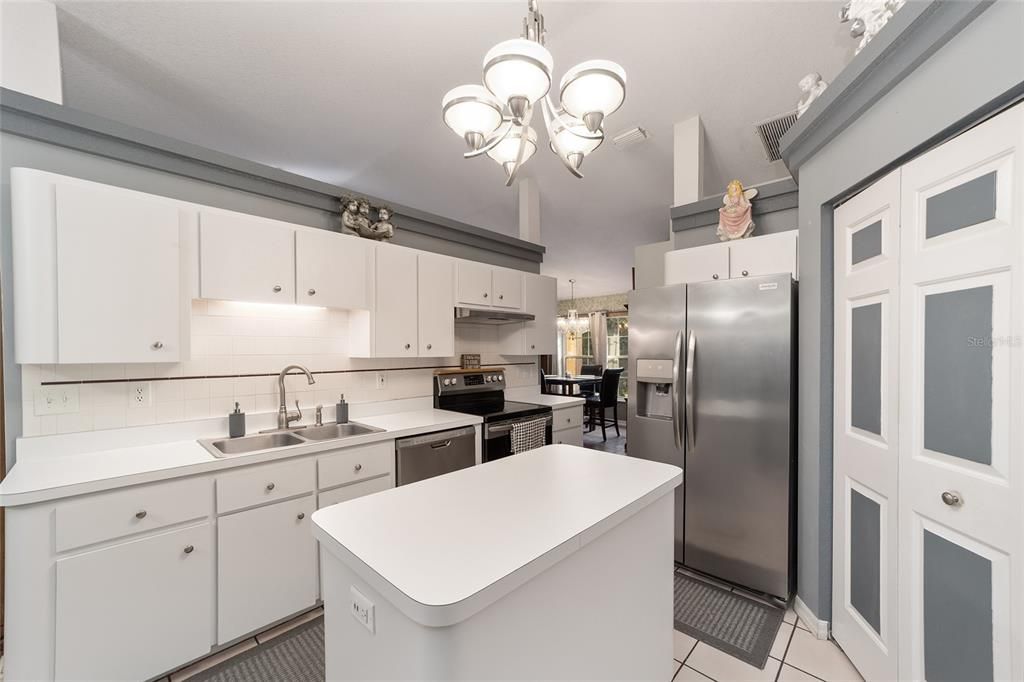 For Sale: $390,999 (4 beds, 2 baths, 1792 Square Feet)