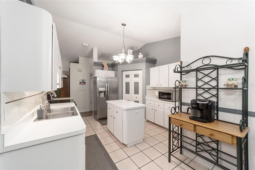 For Sale: $390,999 (4 beds, 2 baths, 1792 Square Feet)