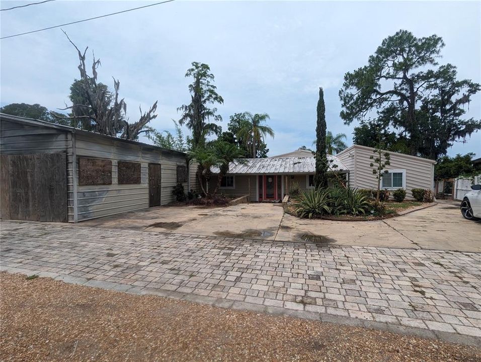 For Sale: $335,000 (3 beds, 3 baths, 2169 Square Feet)