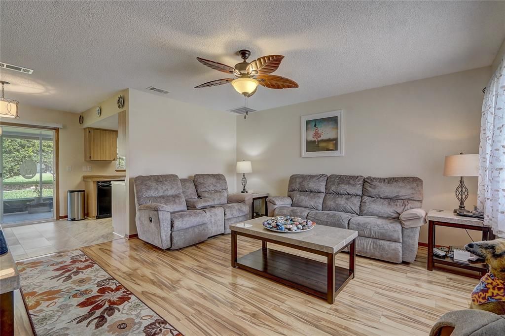 For Sale: $174,900 (2 beds, 2 baths, 864 Square Feet)