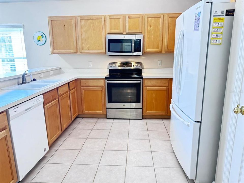 For Rent: $2,850 (4 beds, 2 baths, 2045 Square Feet)