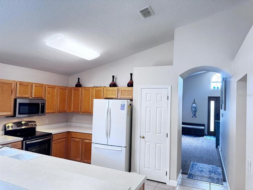 For Rent: $2,850 (4 beds, 2 baths, 2045 Square Feet)