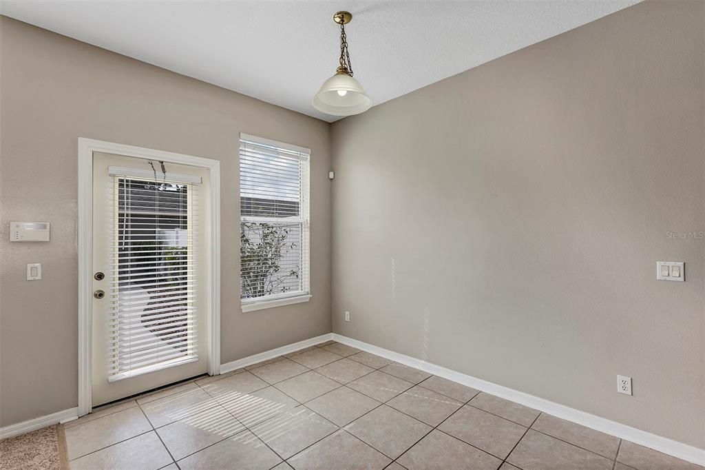 Active With Contract: $389,900 (3 beds, 2 baths, 1480 Square Feet)