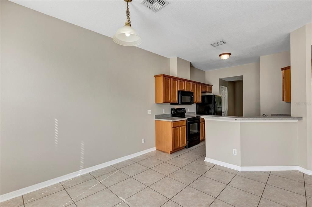 Active With Contract: $389,900 (3 beds, 2 baths, 1480 Square Feet)