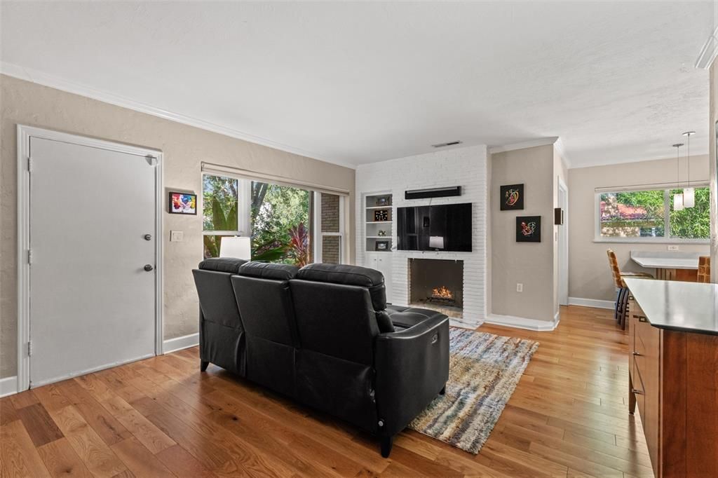 Active With Contract: $1,095,000 (3 beds, 2 baths, 1519 Square Feet)