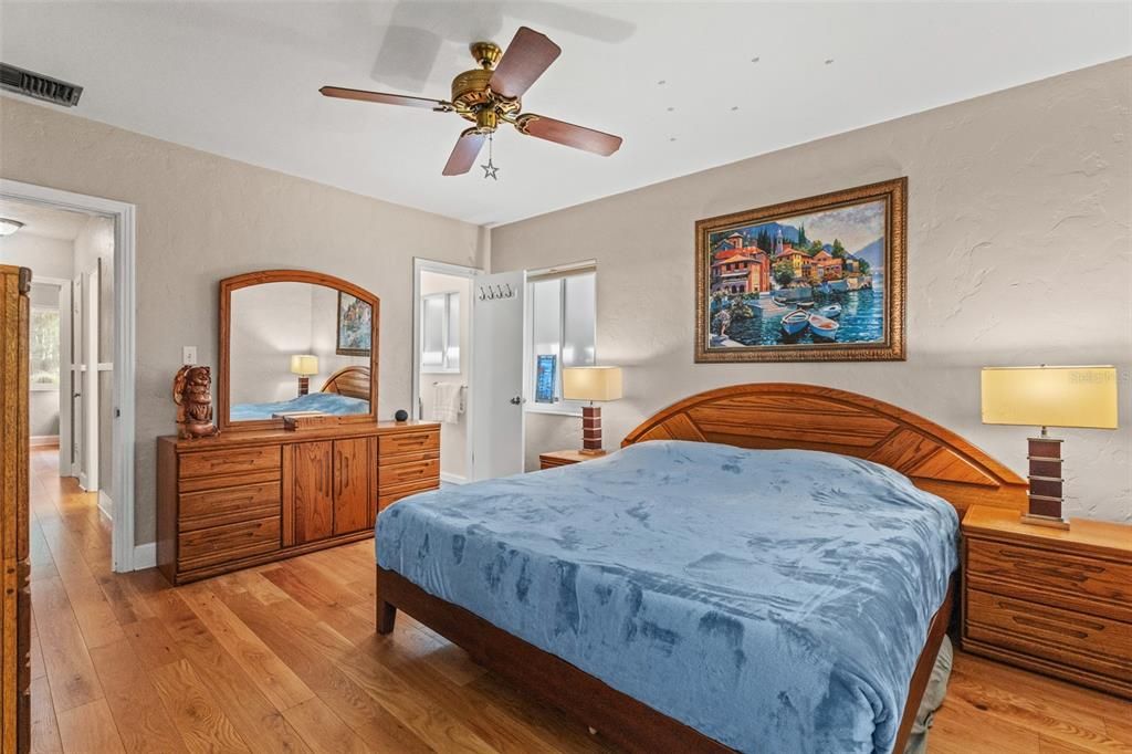 Active With Contract: $1,095,000 (3 beds, 2 baths, 1519 Square Feet)