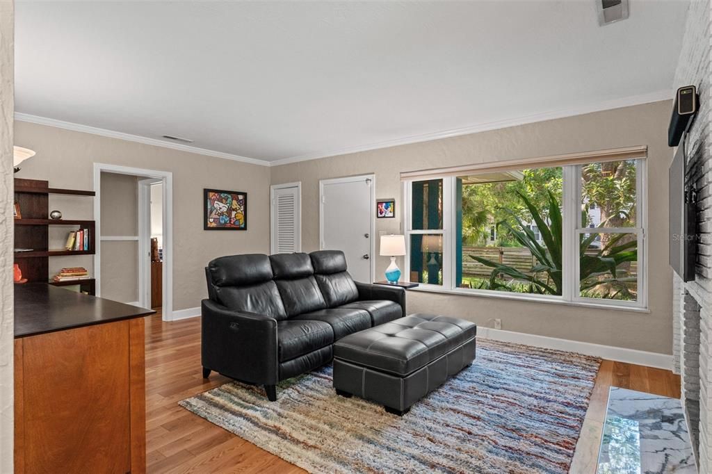 Active With Contract: $1,095,000 (3 beds, 2 baths, 1519 Square Feet)