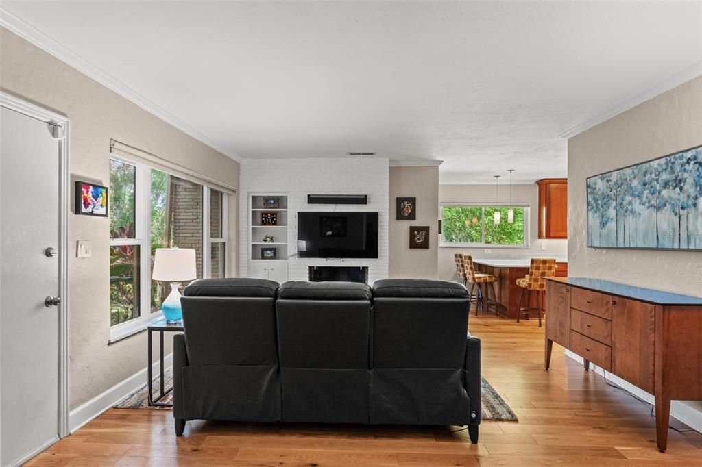 Active With Contract: $1,095,000 (3 beds, 2 baths, 1519 Square Feet)