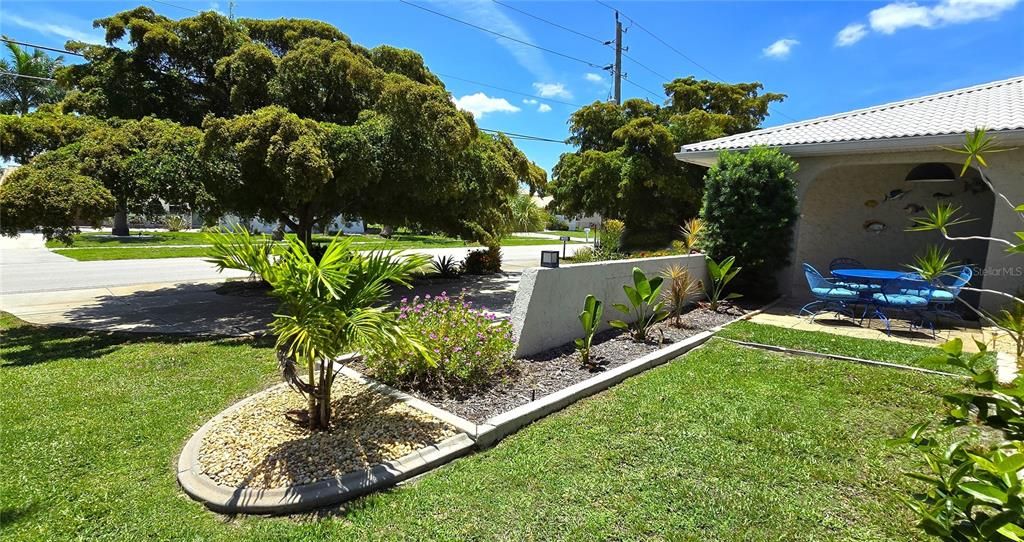 Front courtyard and circle drive