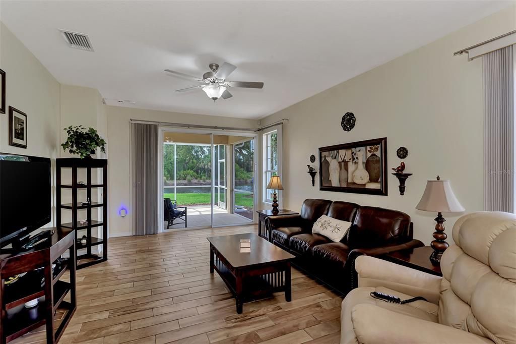 For Sale: $359,000 (2 beds, 2 baths, 1553 Square Feet)