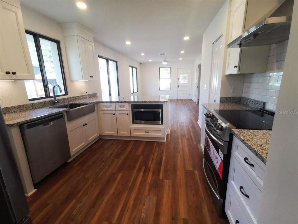 For Sale: $539,900 (3 beds, 2 baths, 1173 Square Feet)