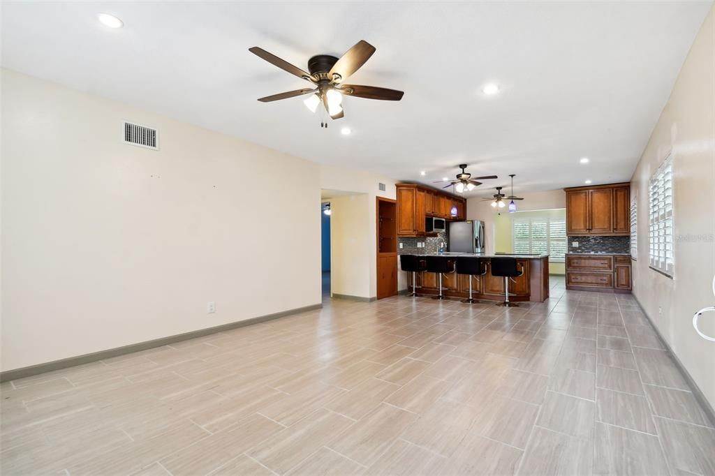 For Sale: $265,000 (2 beds, 2 baths, 1400 Square Feet)