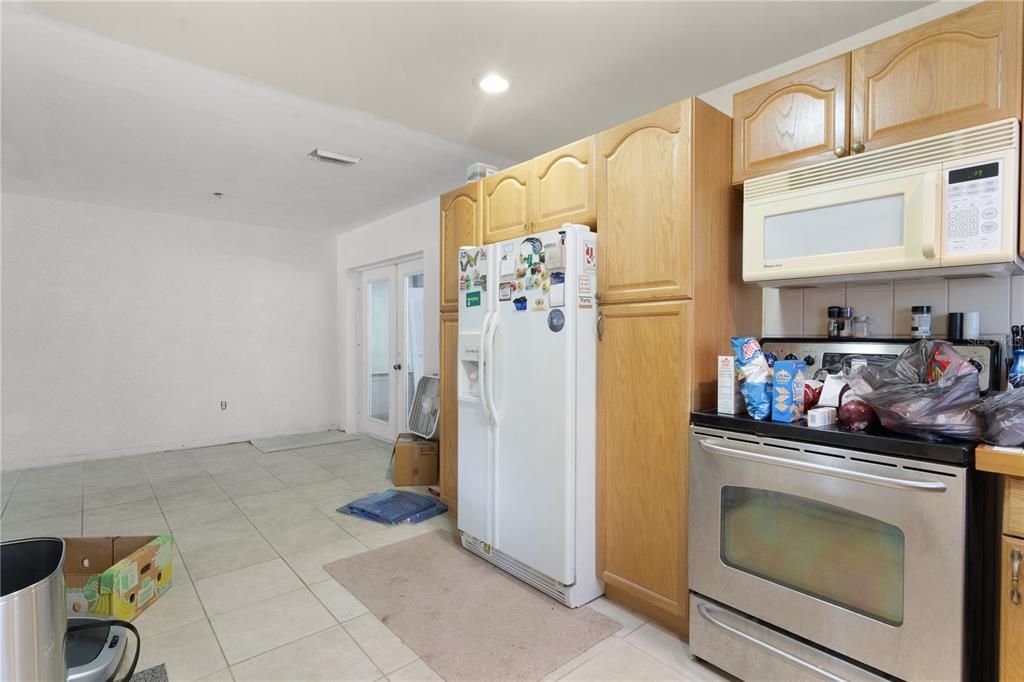 Active With Contract: $179,000 (3 beds, 2 baths, 1183 Square Feet)