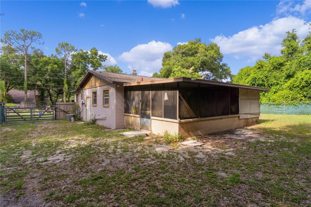 Active With Contract: $179,000 (3 beds, 2 baths, 1183 Square Feet)