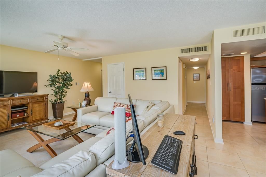 For Sale: $529,900 (2 beds, 2 baths, 1115 Square Feet)