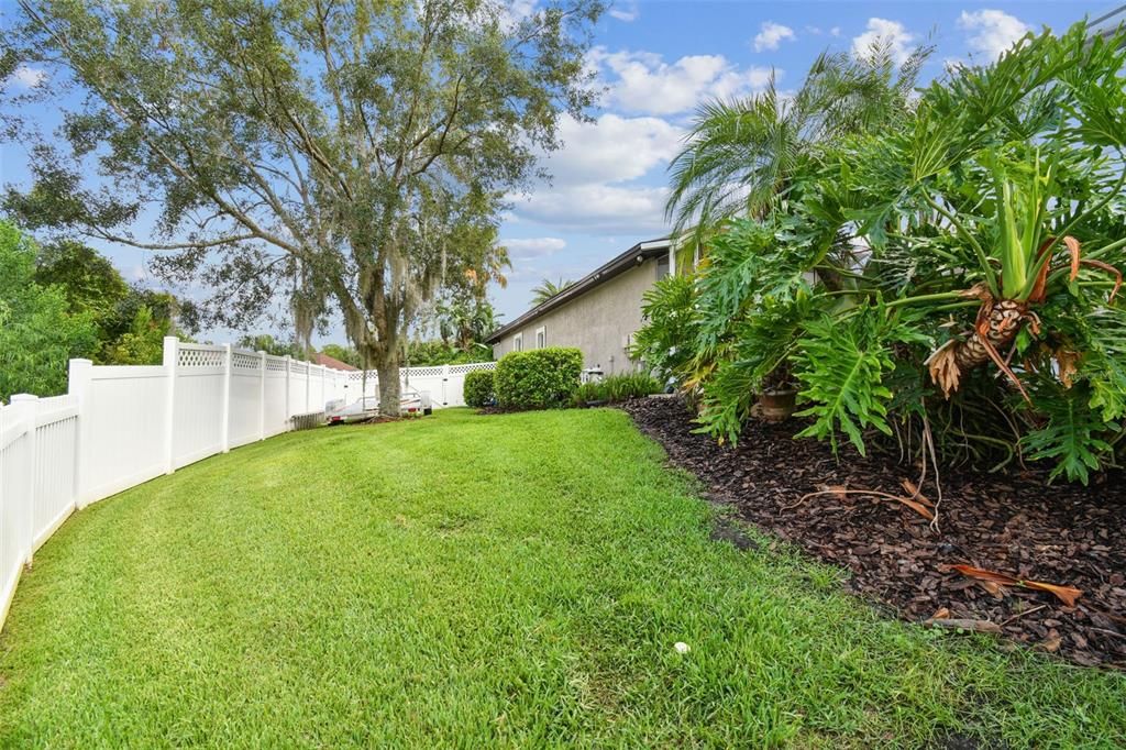 Active With Contract: $810,000 (5 beds, 3 baths, 3075 Square Feet)