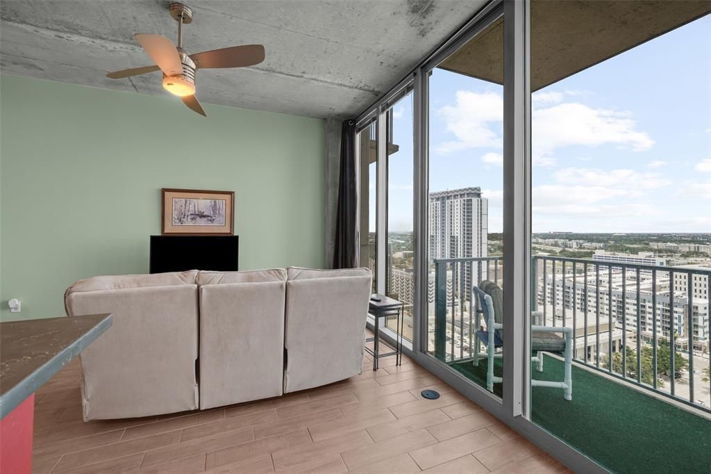 For Sale: $445,000 (1 beds, 1 baths, 772 Square Feet)