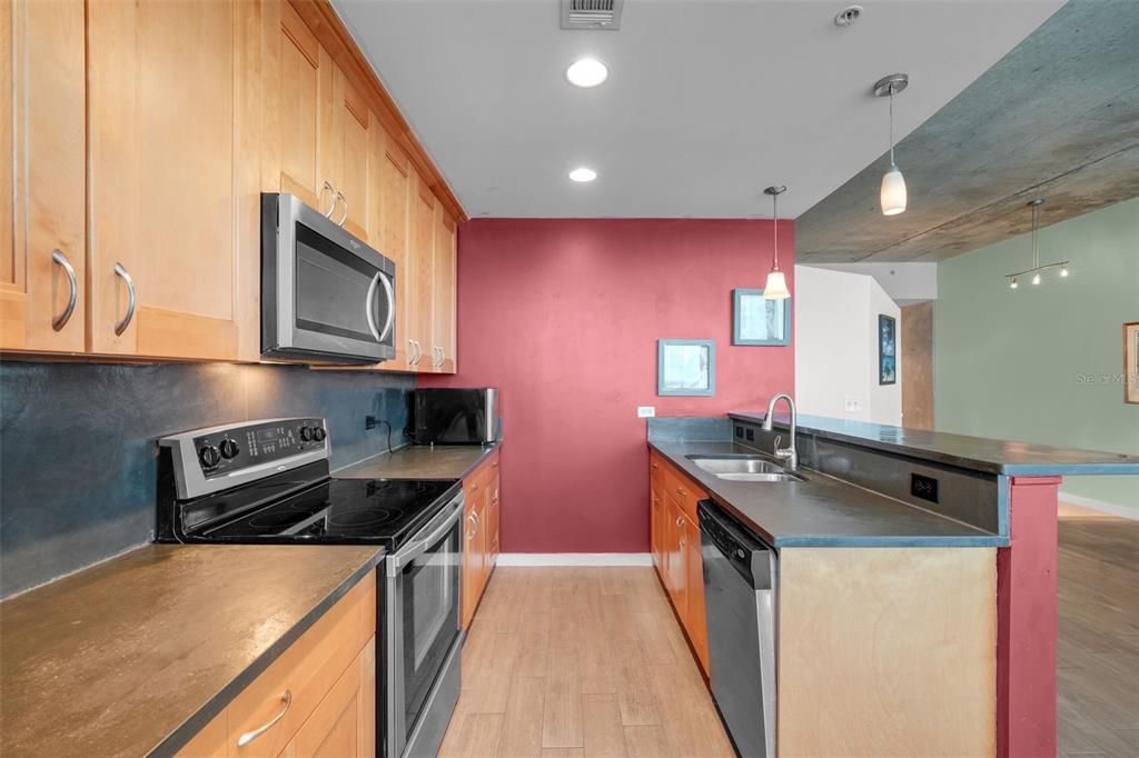 For Sale: $445,000 (1 beds, 1 baths, 772 Square Feet)