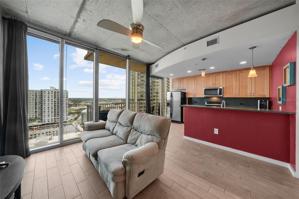 For Sale: $445,000 (1 beds, 1 baths, 772 Square Feet)