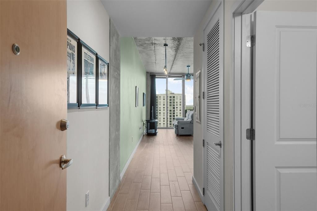 For Sale: $445,000 (1 beds, 1 baths, 772 Square Feet)