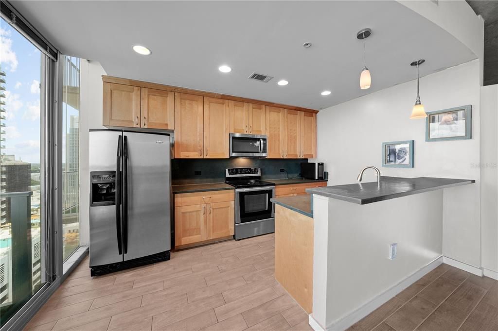 For Sale: $445,000 (1 beds, 1 baths, 772 Square Feet)