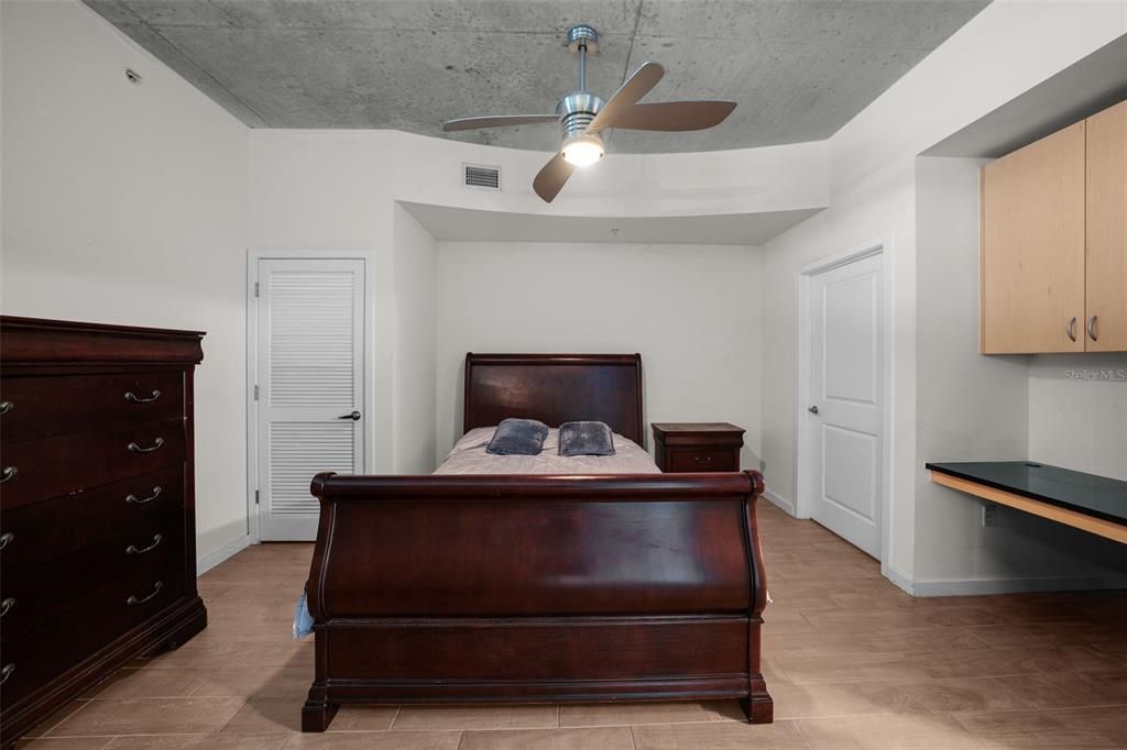 For Sale: $445,000 (1 beds, 1 baths, 772 Square Feet)