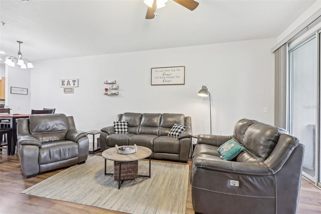 For Sale: $389,000 (3 beds, 2 baths, 1708 Square Feet)