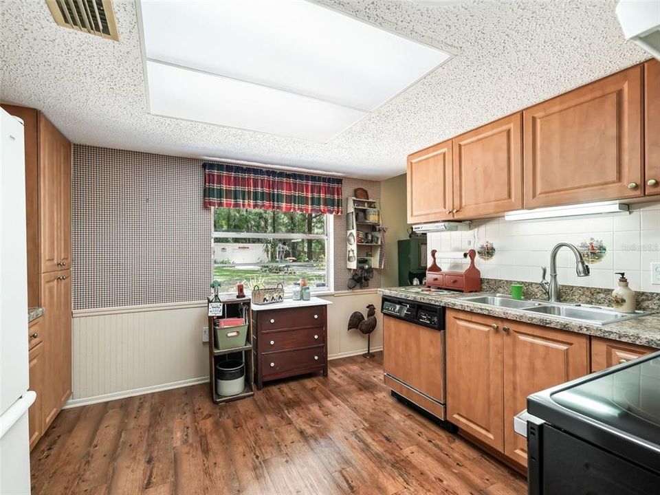 For Sale: $449,900 (3 beds, 2 baths, 1662 Square Feet)