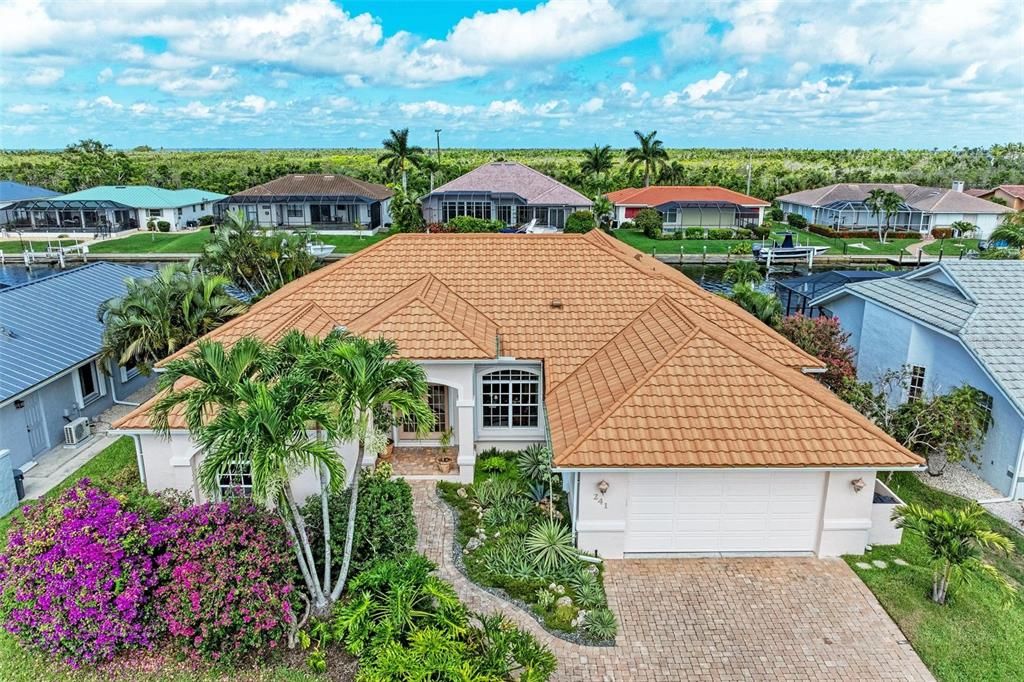 For Sale: $899,000 (3 beds, 2 baths, 2544 Square Feet)