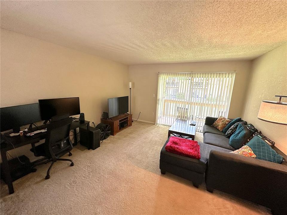 For Sale: $129,900 (1 beds, 1 baths, 760 Square Feet)