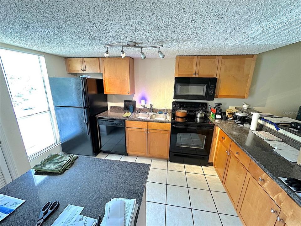 For Sale: $129,900 (1 beds, 1 baths, 760 Square Feet)