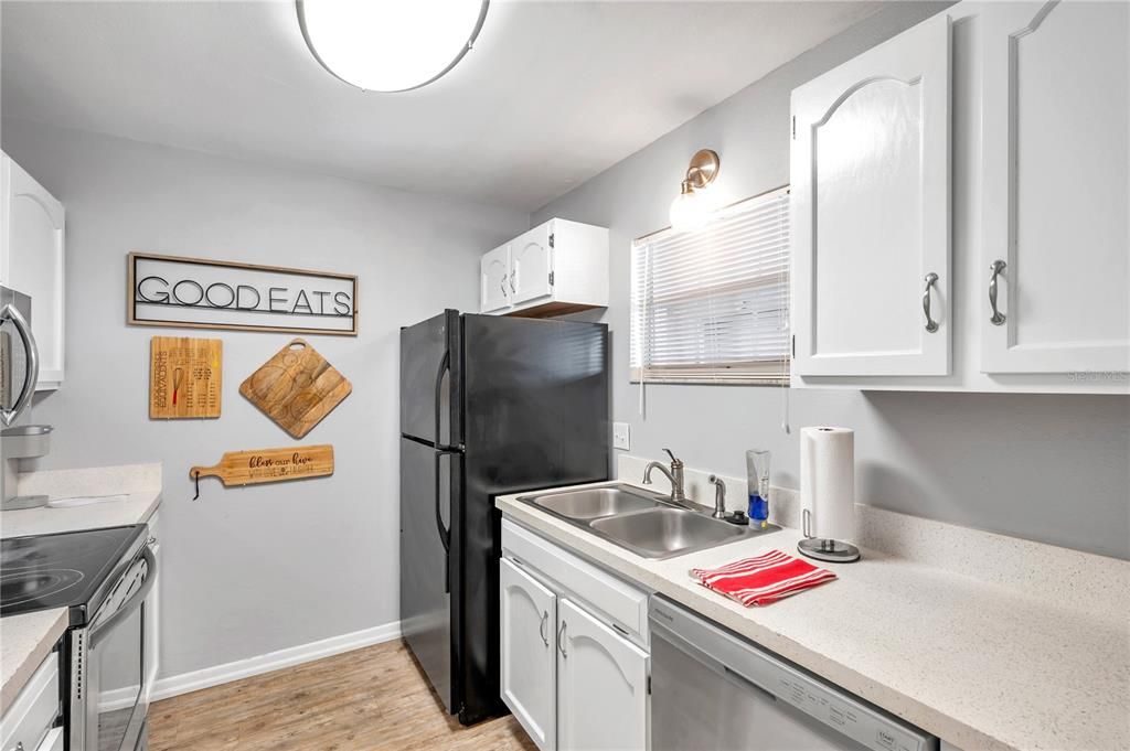 For Sale: $174,900 (1 beds, 1 baths, 775 Square Feet)
