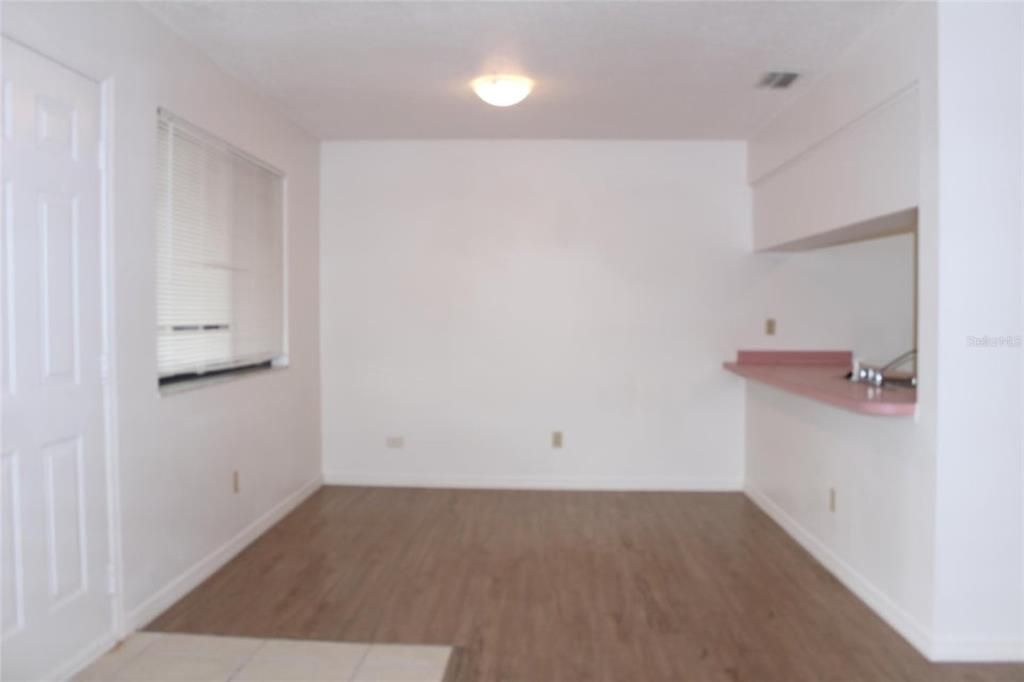 For Sale: $164,900 (2 beds, 2 baths, 900 Square Feet)