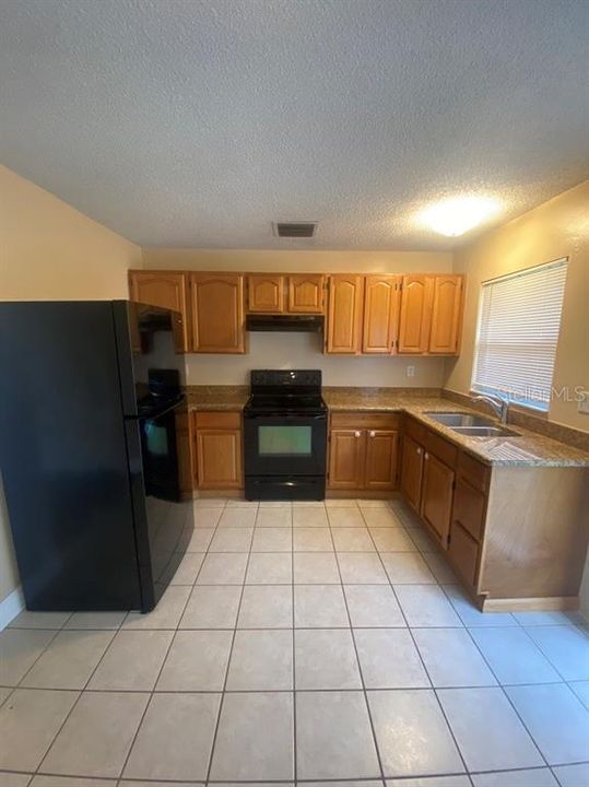 For Rent: $1,600 (2 beds, 1 baths, 806 Square Feet)