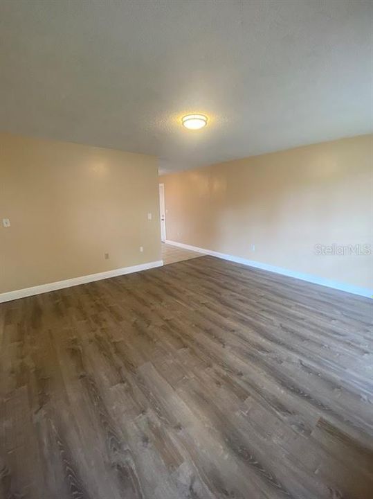 For Rent: $1,600 (2 beds, 1 baths, 806 Square Feet)