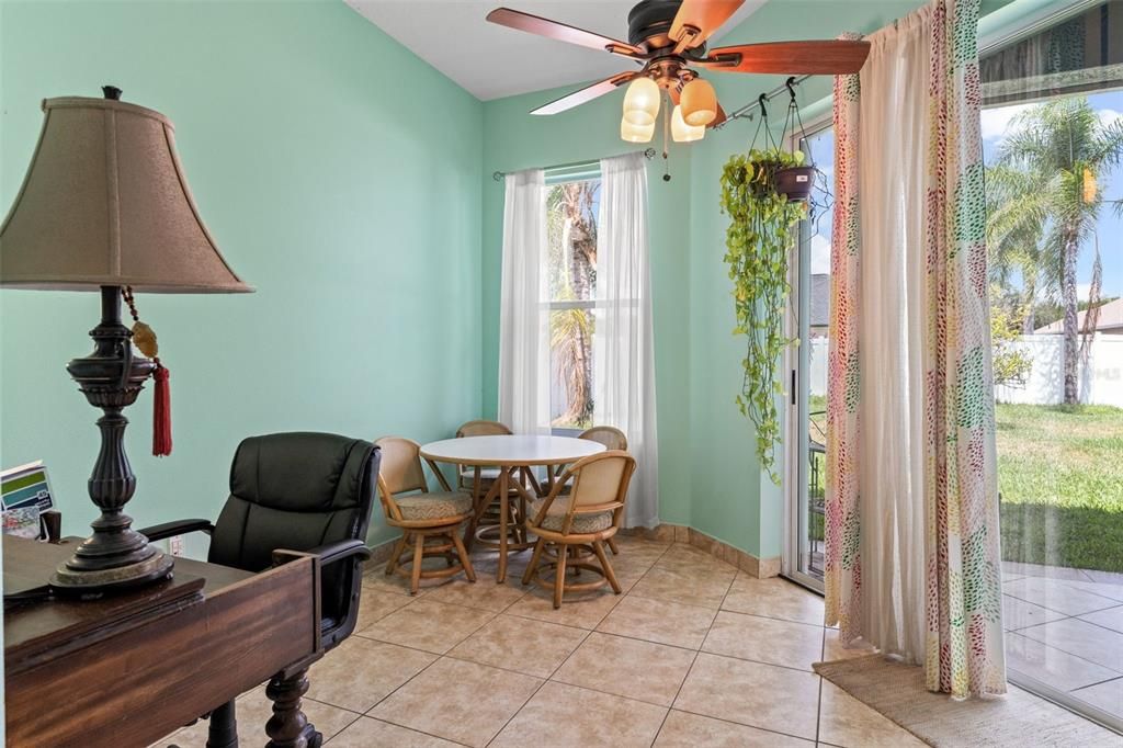 Bonus Room - Sliding doors to back patio