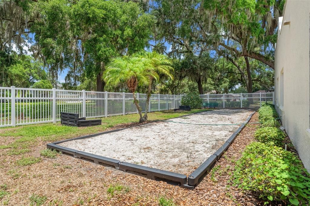 Cornhole & Horseshoes