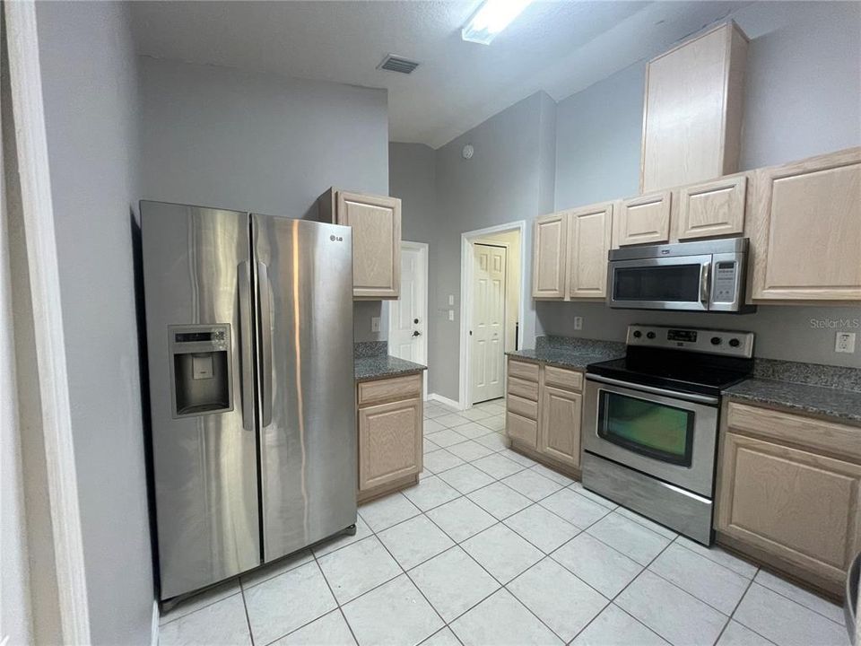 For Rent: $2,500 (3 beds, 2 baths, 1372 Square Feet)