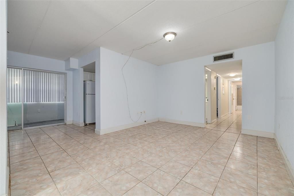 For Sale: $137,000 (2 beds, 2 baths, 940 Square Feet)