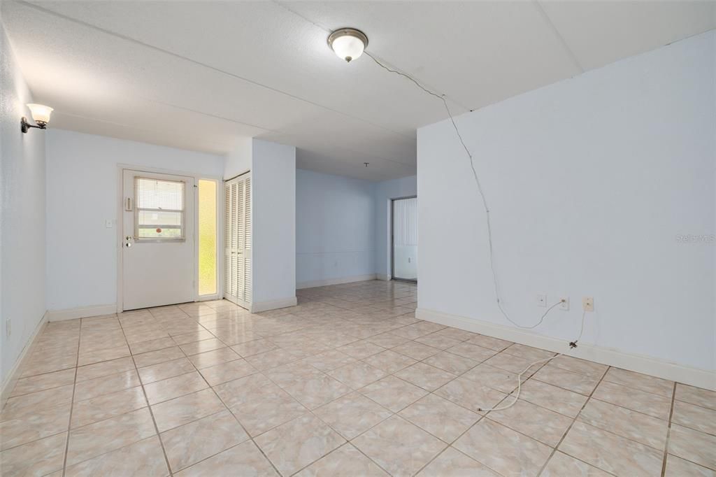 For Sale: $137,000 (2 beds, 2 baths, 940 Square Feet)