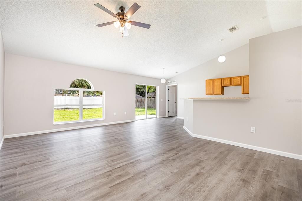 For Sale: $349,900 (3 beds, 2 baths, 1638 Square Feet)