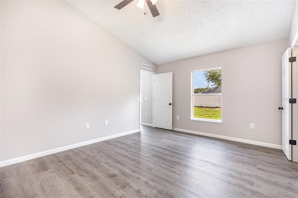 For Sale: $349,900 (3 beds, 2 baths, 1638 Square Feet)