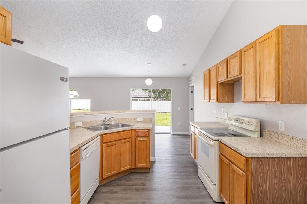 For Sale: $349,900 (3 beds, 2 baths, 1638 Square Feet)