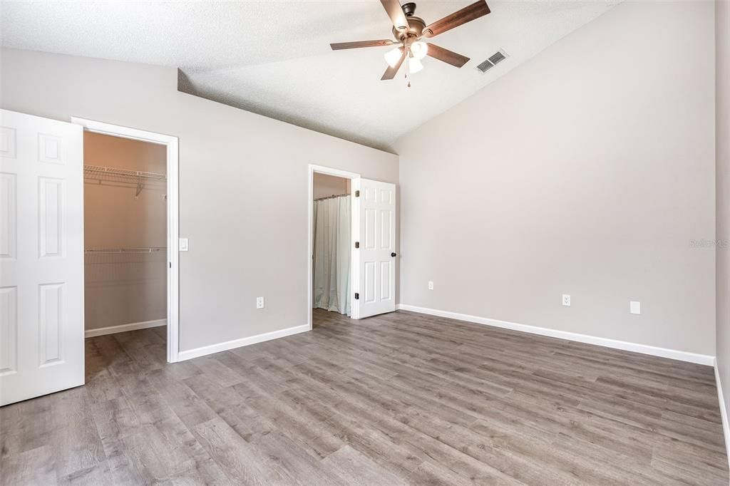 For Sale: $349,900 (3 beds, 2 baths, 1638 Square Feet)