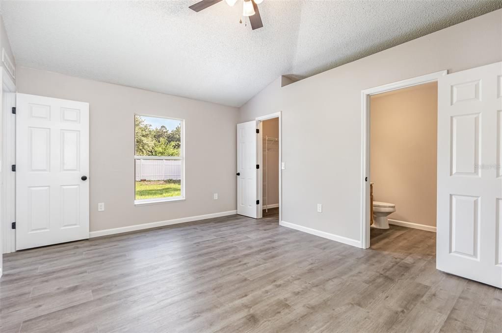 For Sale: $349,900 (3 beds, 2 baths, 1638 Square Feet)