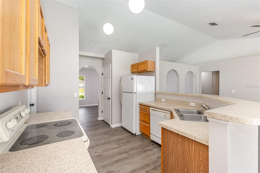 For Sale: $349,900 (3 beds, 2 baths, 1638 Square Feet)