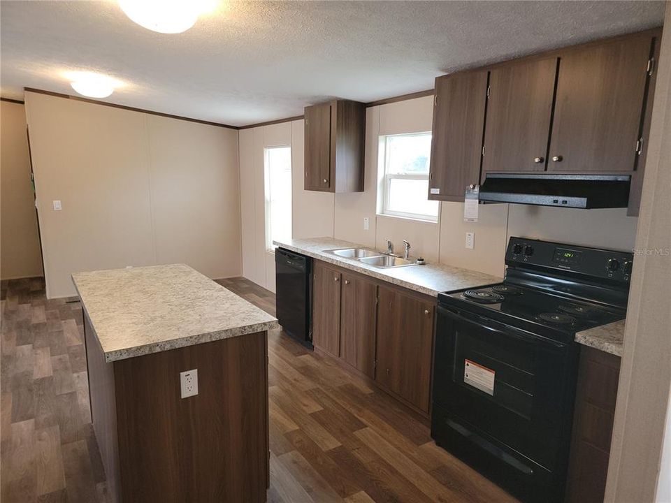 For Rent: $1,700 (3 beds, 2 baths, 1344 Square Feet)